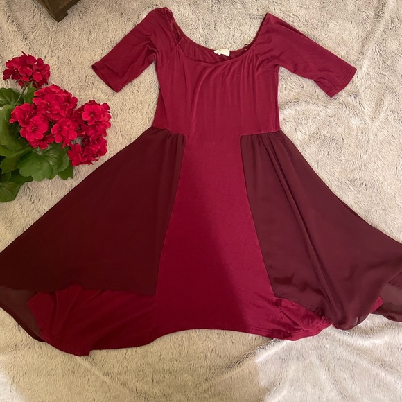 Little red dress โค๏ธ๐น - Picture 3 of 5